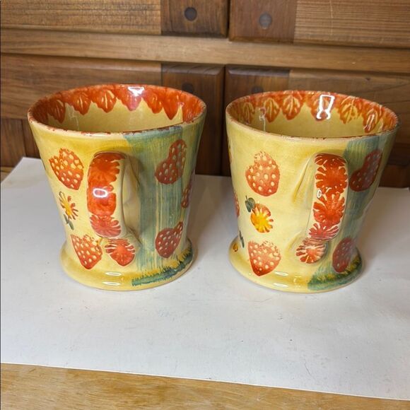 Vintage Italica ARS Handcrafted Strawberry and Floral Pattern Mugs - Set of 2 - Picture 4 of 11